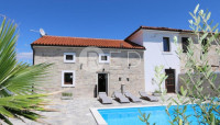 OTOK KRK, OKOLICA DOBRINJA - ADAPTIRANA STARINA S BAZENOM, 140 m2