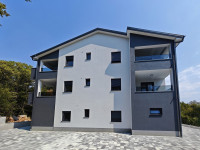 Otok Krk, okolica Dobrinja - Apartman u novogradnji s bazenom