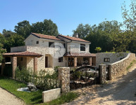 OTOK KRK, OKOLICA DOBRINJA - IMPRESIVNA KAMENA KUĆA S BAZENOM, 220 m2