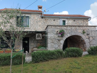 Otok Krk, okolica Dobrinja, samostojeća kamena kuća s bazenom