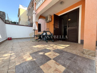 Otok Krk, Omišalj, 2SKL s terasom i parkingom