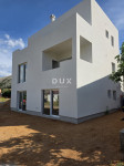 OTOK PAG, GRAD PAG - Dvojni stan s privatnim bazenom i vrtom