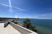 Otok Pag, plaža Perilo, trosoban stan u luksuznoj novogradnji PRVI RED
