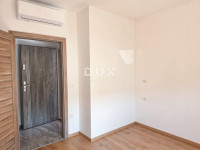 OTOK RAB, BANJOL - PRILIKA! Stan u prizemlju, 1S+DB + PARKING + 250m o