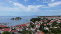 OTOK RAB, BANJOL -Stan u prizemlju s vrtom i 2 parkirna mjesta