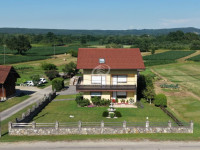 OZALJ – samostojeća kuća 270 m² s poslovnim prostorom, dvostrukom gara