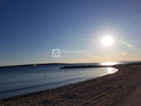 Pag, 580m2, samostojeća kuća, prvi red do mora
