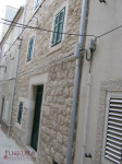 PAG - CENTAR, KUĆA 150 M2, PORDAJA, UHODAN TURISTIČKI SMJEŠTAJ, LOKACI
