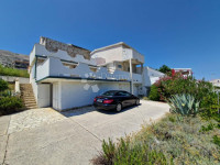 PAG - KUĆA S 2 APARTMANA 282,80 m2 - 250 M OD MORA