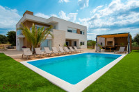 PAG - MANDRE, PRODAJA VILE 260 M2, NOVO, BAZEN, SAUNA, POGLED!!!