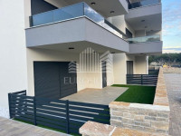 PAG, POVLJANA - 3-sobni apartman NOVOGRADNJA USELJIVO