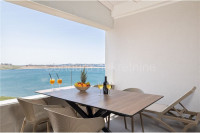 Pag, Povljana - apartman na 2. katu s galerijom, prvi red do mora