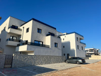 PAG - POVLJANA, APARTMAN 66,08 M2, PRODAJA, NOVO, BAZEN, VRT!!