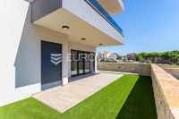 Pag, Povljana, dvosoban stan u prizemlju s vrtom