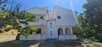 PAG - POVLJANA, KUĆA 300M2, 6 APARTMANA, PRODAJA, GARAŽA, POGLED, LOKA