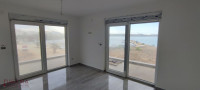 PAG - POVLJANA, PRODAJA APARTMANA 54,52 M2, POGLED, 50 M OD MORA, NOVO