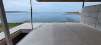 PAG - POVLJANA, PRODAJA APARTMANA 81,81 M2, NOVO, 20 M OD MORA, BAZEN,