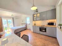 Pag; uređeni studio apartman s pogledom na more
