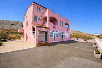 Pag, Vodice, kuća s 5 apartmana na top lokaciji