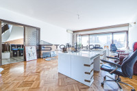 Pantovčak, kuća površine 500 m2 sa garažom, vrtom i deset parkirnih mj