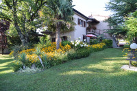 Pazin – lijepa kuća s 2 stana, bazenom i velikim dvorištem