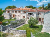 Pazin, samostojeća kuća s bazenom, 1.600.000 eur/kn