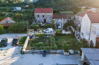 Pelješac, Broce, kuća uz more