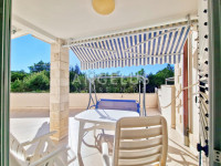 Pelješac, Lovište – prostrani trosobni stan blizu plaže – 90 m2