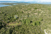 Pelješac, Nakovanj, poljoprivredno zemljište površine 7 686 m²
