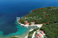 Pelješac, Osobjava, atraktivno zemljište, prvi red uz more