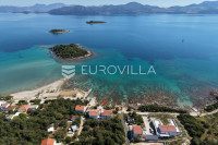 Pelješac, Sreser, kuća prvi red uz more