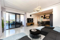 Penthouse apartman 50m od plaže, Srima