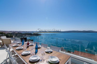 TROGIR – DVOETAŽNI PENTHOUSE S OTVORENIM POGLEDOM NA MORE