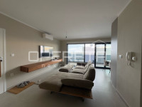 Penthouse u Okrugu Gornjem s krovnom terasom i pogledom na more
