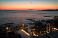 PENTHOUSE s privatnim liftom i krovnom terasom- PRVI RED