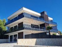 Penthouse u Staroj Novalji 68m2 – POGLED NA MORE,TERASA,PODNO GRIJANJE
