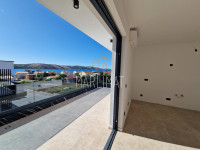Penthouse u Staroj Novalji 79m2 – POGLED NA MORE,PODNO GRIJANJE