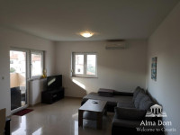 Peroj, kompletno namješten i useljiv.