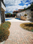 PEROJ – LIJEPO UREĐEN APARTMAN SA ZAJEDNIČKIM BAZENOM