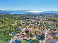 PERUŠKI-ISTRA- zemljište sa ishodovanom građevinskom dozvolom i plaćen