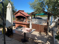 Petrčane | Dvoetažni trosobni apartman sa zimskim vrtom i jacuzzijem