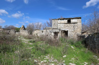 Piramatovci, građevinsko zemljište 2.912m2 sa kamenim ruševnim kućama