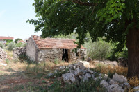 Pirovac – kameni objekt na građevinskom zemljištu površine 480 m², 850
