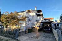 Pirovac, kuća s 3 apartmana, 126 m2, 120 m od mora