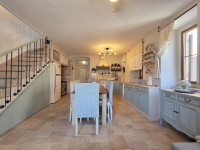 PIROVAC, KUĆA NA DVIJE ETAŽE S POSLOVNIM PROSTOROM U PRIZEMLJU