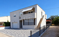 PIROVAC kuću sa 4 apartmana prodajemo