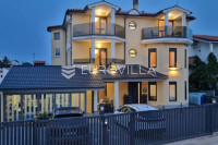 Pješčana uvala, vila sa 7 apartmana s pogledom na more, 200 m od plaže