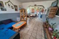 Plaški, kuća 320 m², energetski obnovljena, mirna lokacija