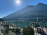 Plomin Luka - stan s garažom 1. red do mora