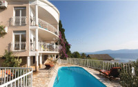 Podaca – gotov posao s bazenom i 2 apartmana  ★★★★★